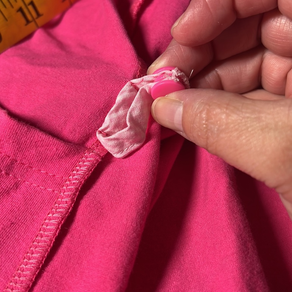 Breast reconstruction shirt with drain holders - Picture 4 of 5